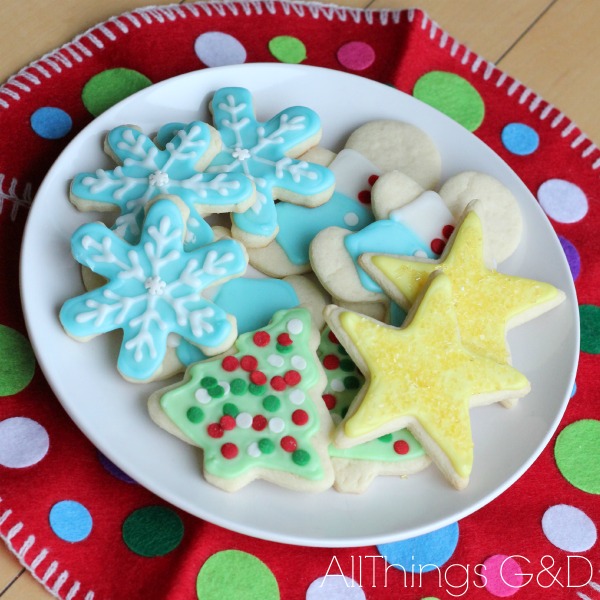 How to make, bake, and frost PERFECT cut out sugar cookies - it's easier than you think! | www.allthingsgd.com