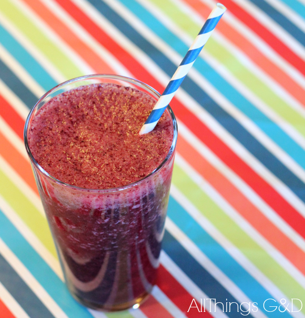 Ward off the winter blues with this "Blues Buster" Smoothie! | www.allthingsgd.com