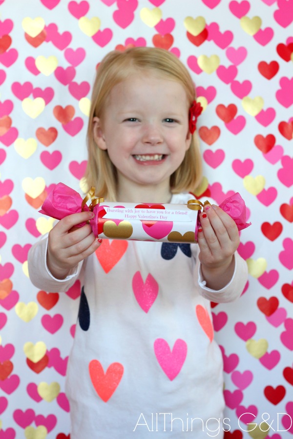 DIY Valentine's Day Poppers (made from toilet paper rolls) - includes free printable! | www.allthingsgd.com