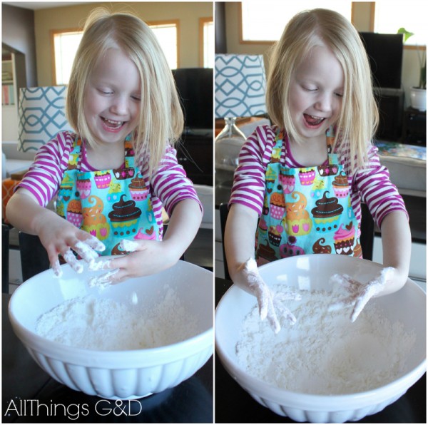 Do you want to build a snowman? How to make indoor snow - only 2 ingredients needed! | www.allthingsgd.com