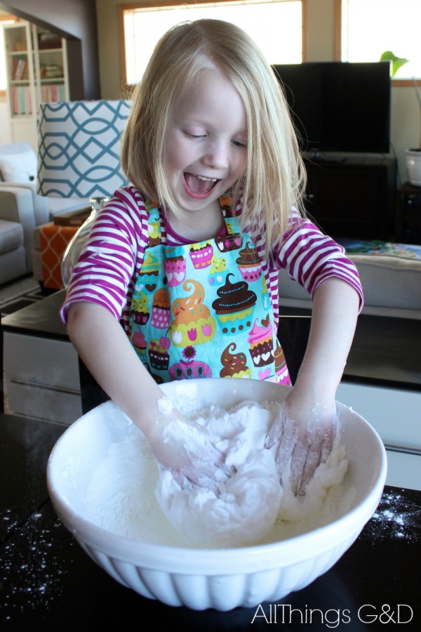 Do you want to build a snowman? How to make indoor snow - only 2 ingredients needed! | www.allthingsgd.com