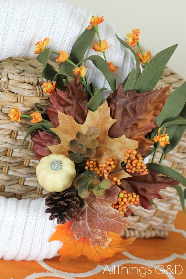 Save your old, ripped or stained cable knit sweaters from the trash or donate pile and turn them into a fall sweater wreath! | www.allthingsgd.com