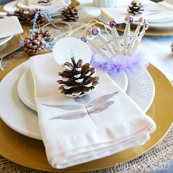 A fall tablescape decorated through the eyes of a glitter and sparkle-loving four-year-old. | www.allthingsgd.com
