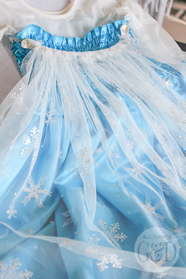 Looking for the perfect #Elsa dress for your little one - a dress that looks EXACTLY like Elsa's dress in the movie #Frozen? I've found it! | www.allthingsgd.com