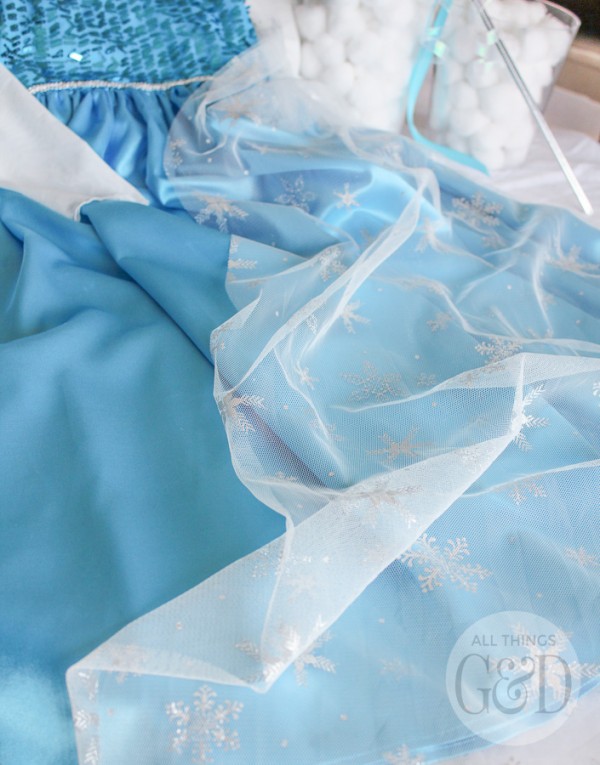 Looking for the perfect #Elsa dress for your little one - a dress that looks EXACTLY like Elsa's dress in the movie #Frozen? I've found it! | www.allthingsgd.com