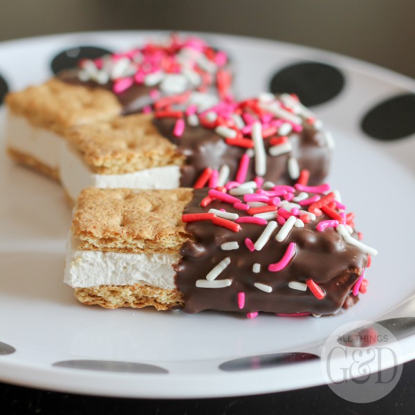 "Every Day I Like You S'more" valentine and free printable from All Things G&D. | www.allthingsgd.com