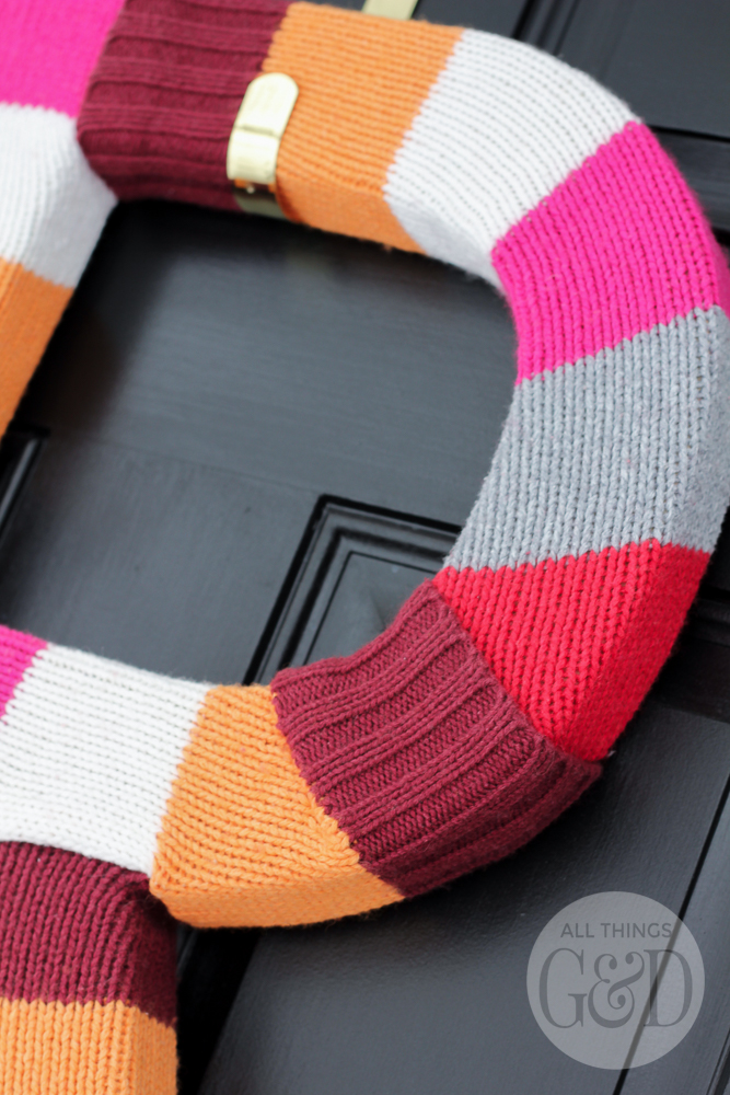 Repurpose an old cable knit sweater into a DIY Sweater Monogram Wreath - makes a great holiday or housewarming gift, or fun winter decor for your front door! | All Things G&D