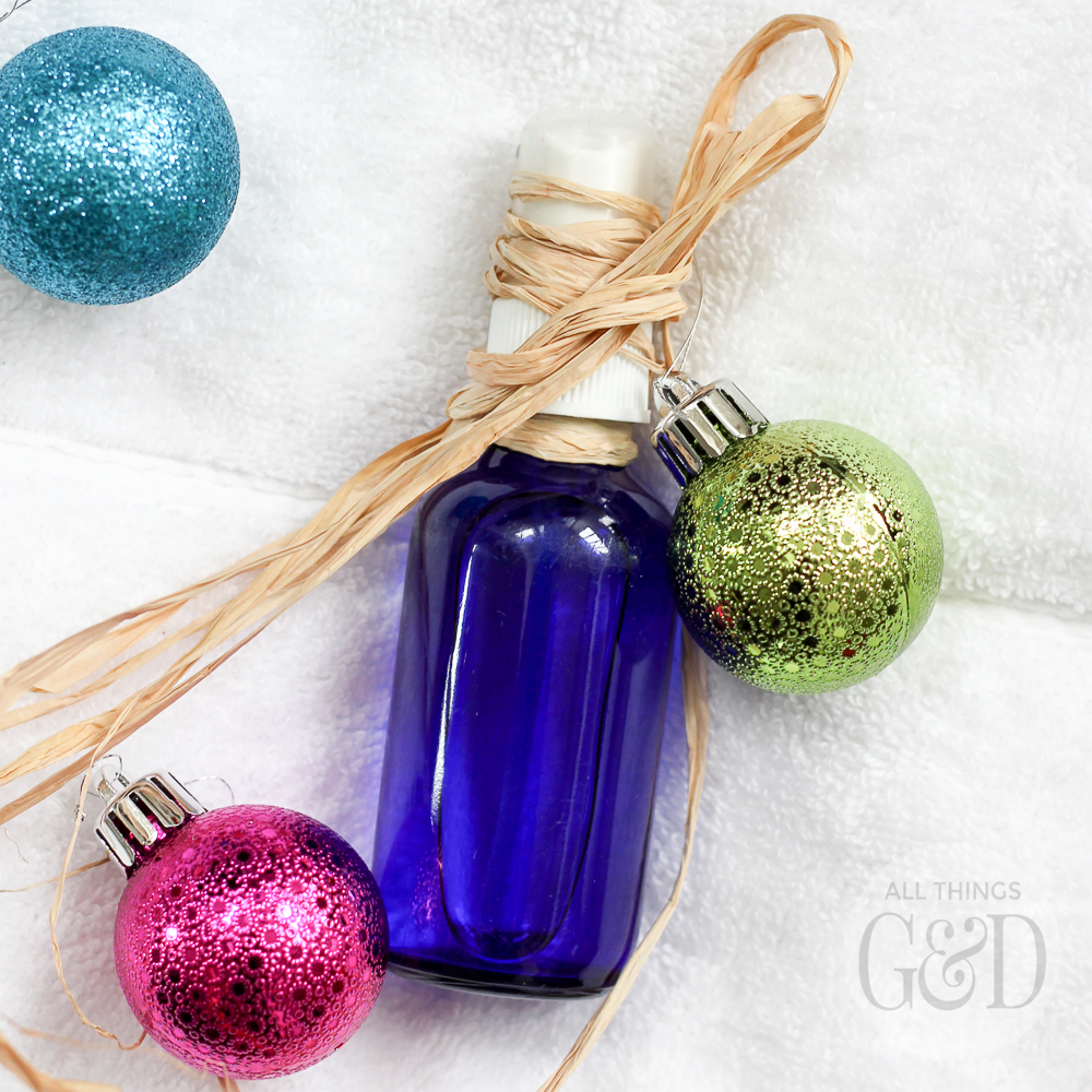 Homemade linen spray using essential oils - perfect for a holiday or housewarming gift. | All Things G&D #essentialoils #handmadegift #homemadegift 